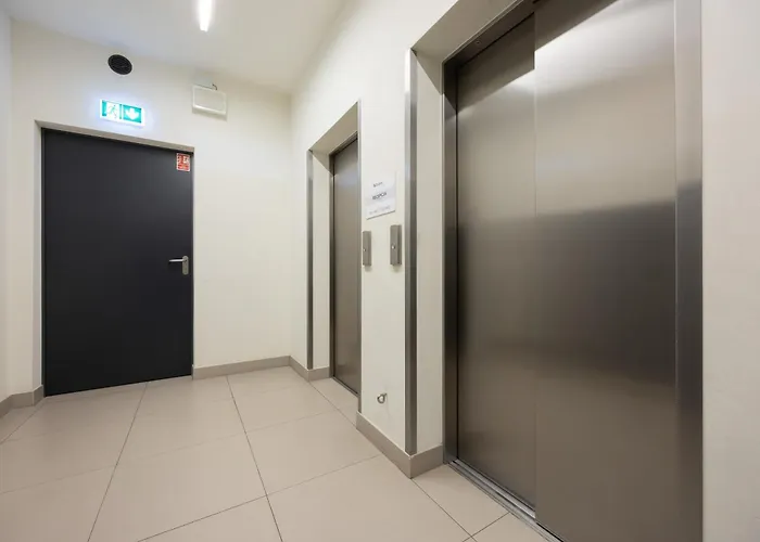 Business Wolska By Renters شقة *